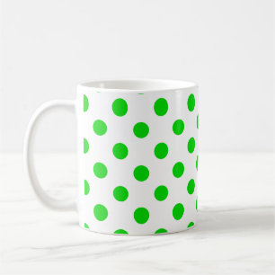 Taza De Café Patrón de puntos de polka verde sobre fondo blanco