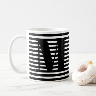 Taza De Café Patrón de rayas blancas y negras monograma moderno