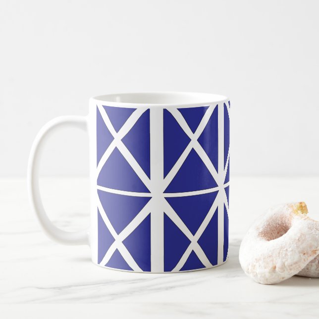 Taza De Café Patrón de triángulo geométrico blanco azul    (Con donut)