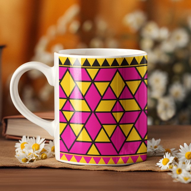 Taza De Café Patrón de triángulos rosa y amarillo (Mugs)