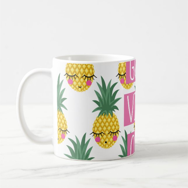 Taza De Café Patrón de verano de piñas de buenas vibraciones (Izquierda)