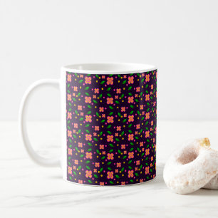 Taza De Café Patrón floral vibrante sin costuras sobre fondo pú