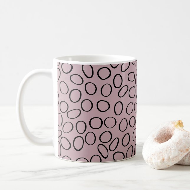 Taza De Café Patrón irregular de círculo negro sobre rosa (Con donut)