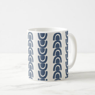 Taza De Café Patrón moderno orgánico de arco en rayas azul mari