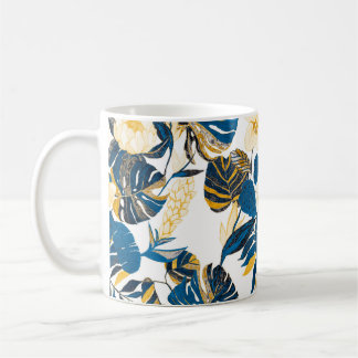 Taza De Café Patrón sin foco con hojas tropicales y flores