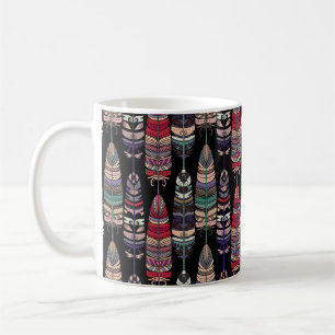 Taza De Café Patrón sin foco con plumas de pájaros. Arte tribal