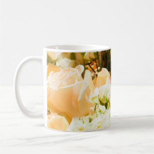 Taza De Café Patrón vertical de rosas blancas. aniversario, esp