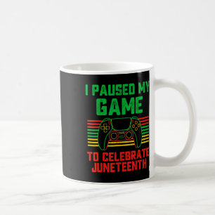 Taza De Café Pausé mi juego para celebrar Juneteenth Gamer Boy