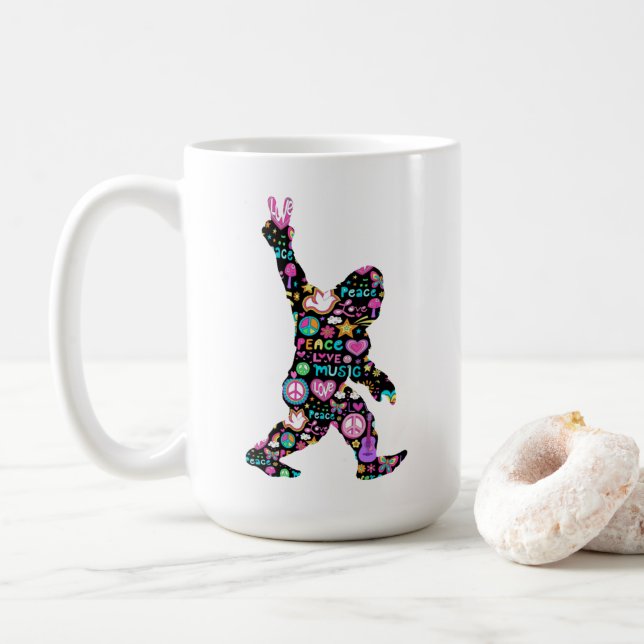 Taza De Café Peace Love Bigfoot Hippie Funny Bigfoot Lover (Con donut)