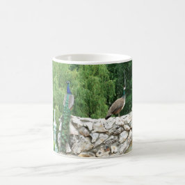 Taza De Café Peacocas en una foto de jardín Mug