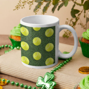 Taza De Café Pelota de tenis en hierba verde