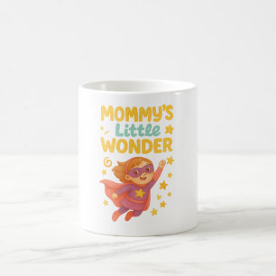 Taza De Café Pequeña maravilla de mamá: diseño de Chica de supe