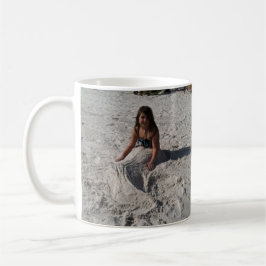 Taza De Café pequeña sirena en la playa por los bbillips