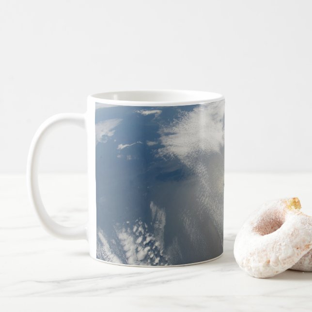 Taza De Café Pequeños Satélites Orbitan Sobre Una Parte De La T (Con donut)