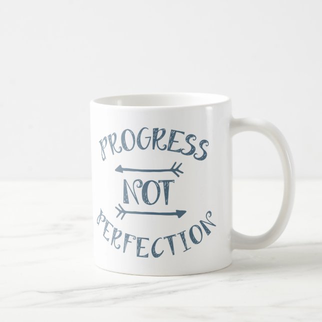 Taza De Café Perfección GreyBlue del progreso no en blanco (Derecha)