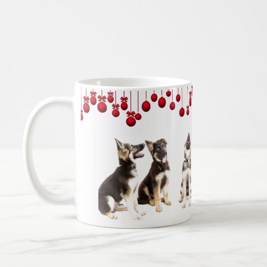 Taza De Café Perritos del pastor alemán y ornamentos rojos