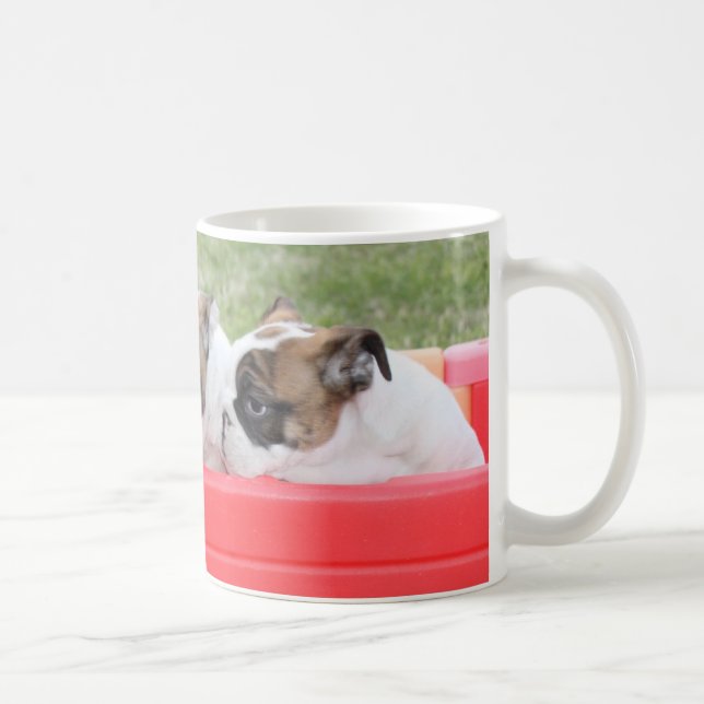 Taza De Café Perritos ingleses del bulldog en un carro (Derecha)