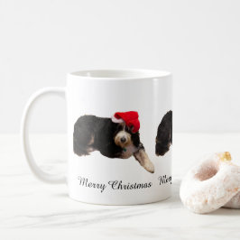 Taza De Café Perro adorable con sombrero de santa en Navidad