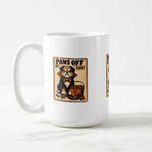 Taza De Café Perro con disfraz de vampiro protegiendo dulces de