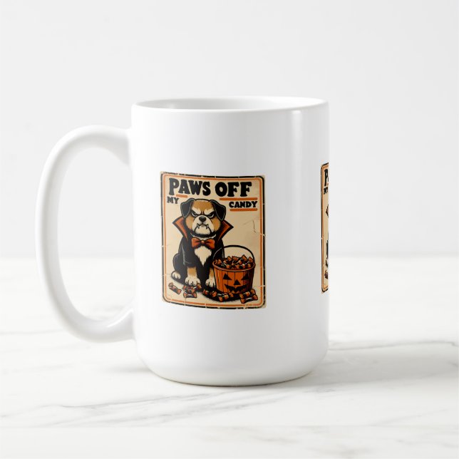 Taza De Café Perro con disfraz de vampiro protegiendo dulces de (Izquierda)
