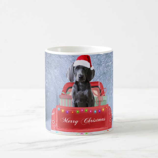 Taza De Café Perro de Weimaraner en Nieve sentado en un camión  (Centro)