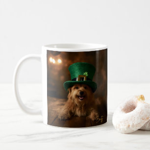 Taza De Café Perro del Día de San Patricio en el Gorra Leprecha