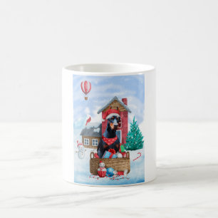 Taza De Café Perro Doberman en casa de Navidad con nieve
