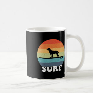 Taza De Café Perro en Surfboard Surfista de Perro Retro