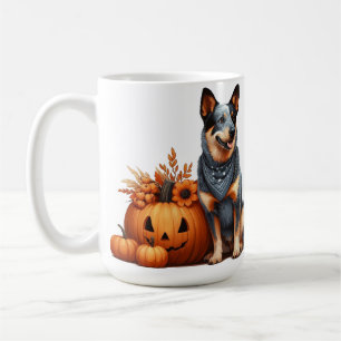 Taza De Café Perro Ganadero Australiano junto a una Jack-O-Lant