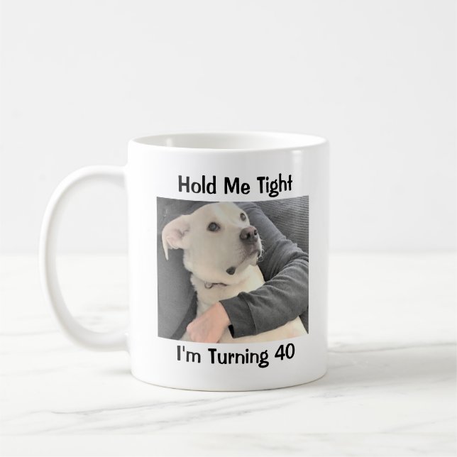 Taza De Café Perro lindo asustado de cumplir 40 años graciosos (Izquierda)