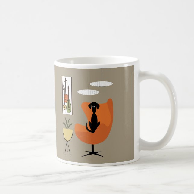 Taza De Café Perro negro de mediados de siglo en silla de huevo (Derecha)