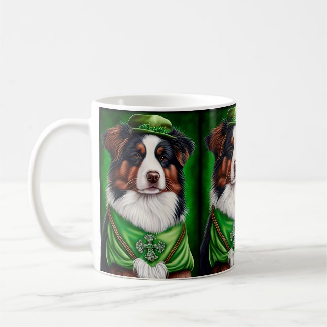 Taza De Café Perro pastor australiano con vestido de San Patric (Izquierda)