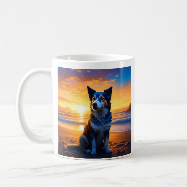 Taza De Café Perro sentado en Ocean Beach al atardecer con una  (Izquierda)