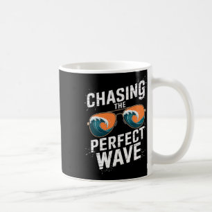 Taza De Café Persiguiendo La Ola Perfecta De Surf - Aventura En