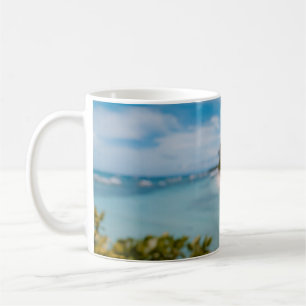 Taza De Café Persona sosteniendo un frasco de albañil con jugo