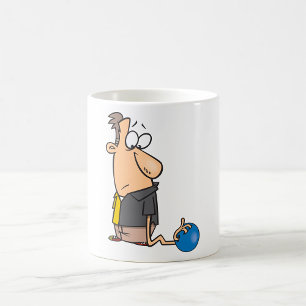 Taza De Café Personaje divertido de bolos triste con bola de bo