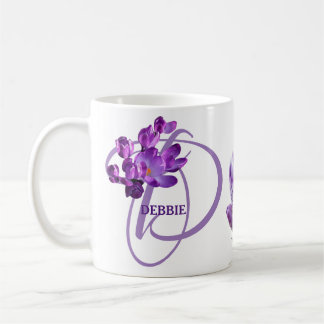 Taza De Café Personalizable Debbie nombre morado crocus floral