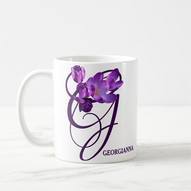 Taza De Café Personalizable Georgianna nombre flores moradas (Izquierda)