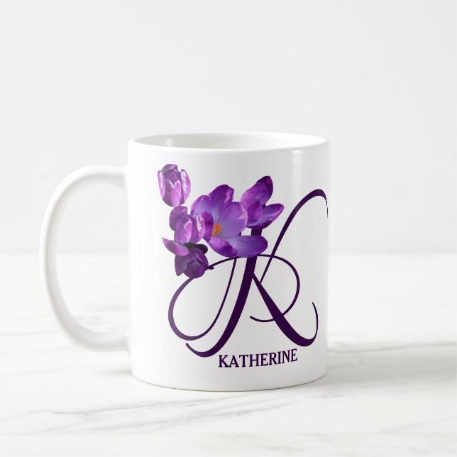 Taza De Café Personalizable Katherine nombre flores moradas mod (Izquierda)