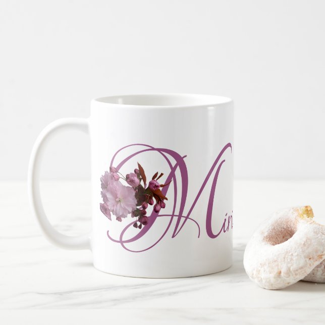 Taza De Café Personalizable Miriam nombre flor de cerezo rosa b (Con donut)