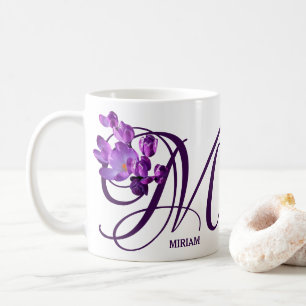 Taza De Café Personalizable Miriam nombre flores moradas monogr