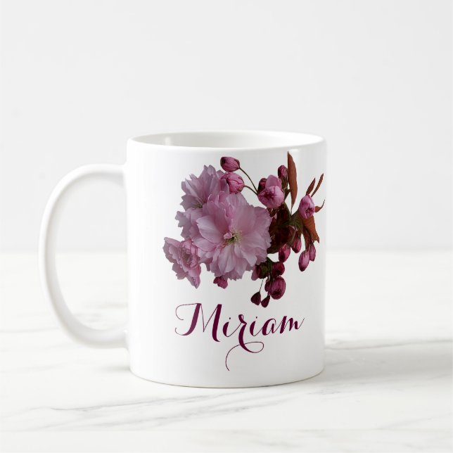 Taza De Café Personalizable Miriam nombre flores rosadas boho (Izquierda)