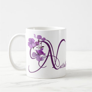 Taza De Café Personalizable Natalie nombre bonito morado floral