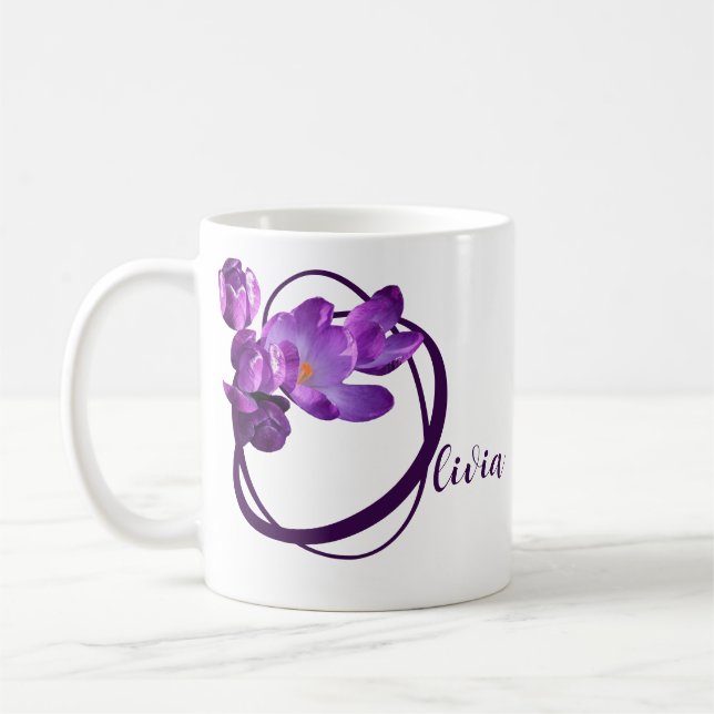 Taza De Café Personalizable Olivia nombre morado crocus floral  (Izquierda)