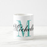 Taza de café personalizada del monograma del<br><div class="desc">Diseñe su propia taza conocida personalizada del monograma. Diseño con monograma lindo de la taza de café. Cumpleaños de la tipografía o idea lindo del regalo del favor del boda para los hombres, las mujeres, los niños, los amigos y la familia. Tipografía elegante elegante de la escritura. Color de encargo...</div>