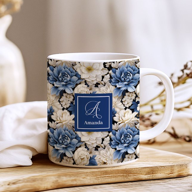 Taza de Café Personalizada Flores Blancas Azules P (Premium Blue White Flowers Custom Name Coffee Mug)