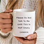 Taza De Café Personalizado Cita divertida Café Lover compañera<br><div class="desc">Empieza tu día con una sonrisa (y un toque de sarcasmo) con este personalizable "Por favor no me hables hasta que esto esté medio vacío" taza de café. Perfecto para los que necesitan su cafeína antes de las conversaciones, esta taza combina el humor y la practicidad, convirtiéndolo en un regalo...</div>