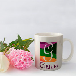 Taza De Café Personalizado con monograma sobre fondo geométrico