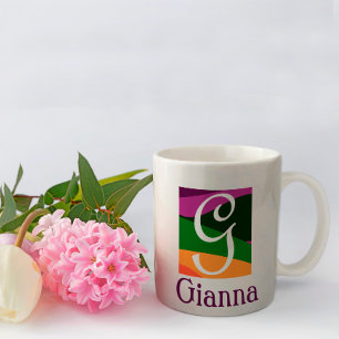 Taza De Café Personalizado con monograma sobre fondo geométrico