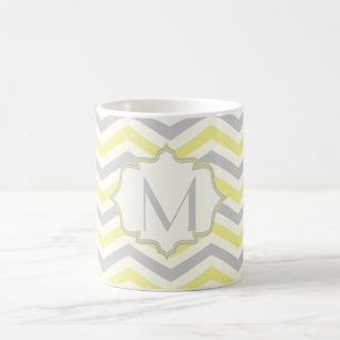 Taza De Café Personalizado de patrón de cheurón amarillo, gris,